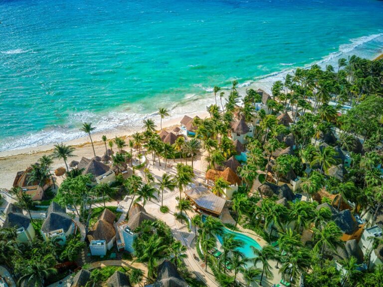 Mahekal Beach Resort, un hotel en Playa del Carmen único